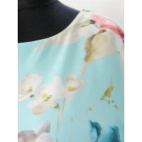 Błękitna bluzeczka dwuwarstwowa z szyfonem i kwiatami